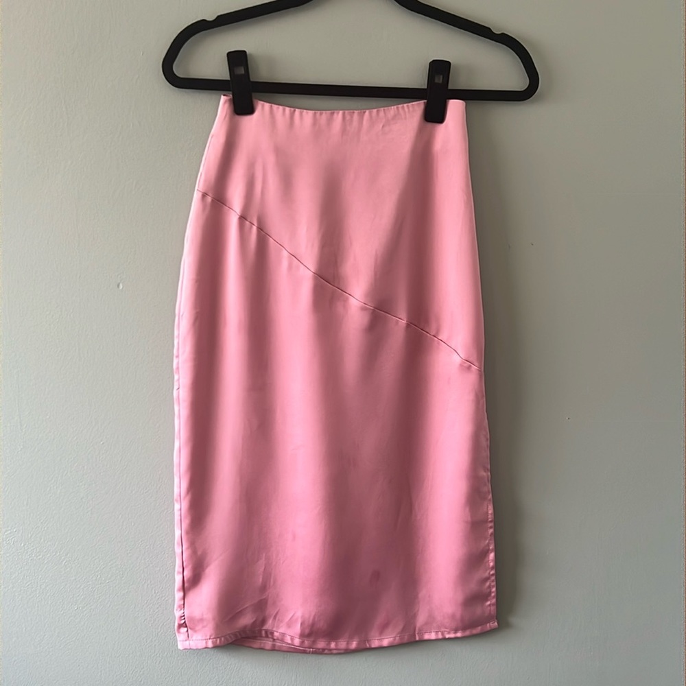 [NEVER WORN] Club London Midi Skirt with side slit. Size 0